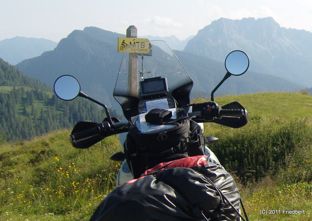 Touratech: Garmin-Navi-Halterung für Motorrad und Auto